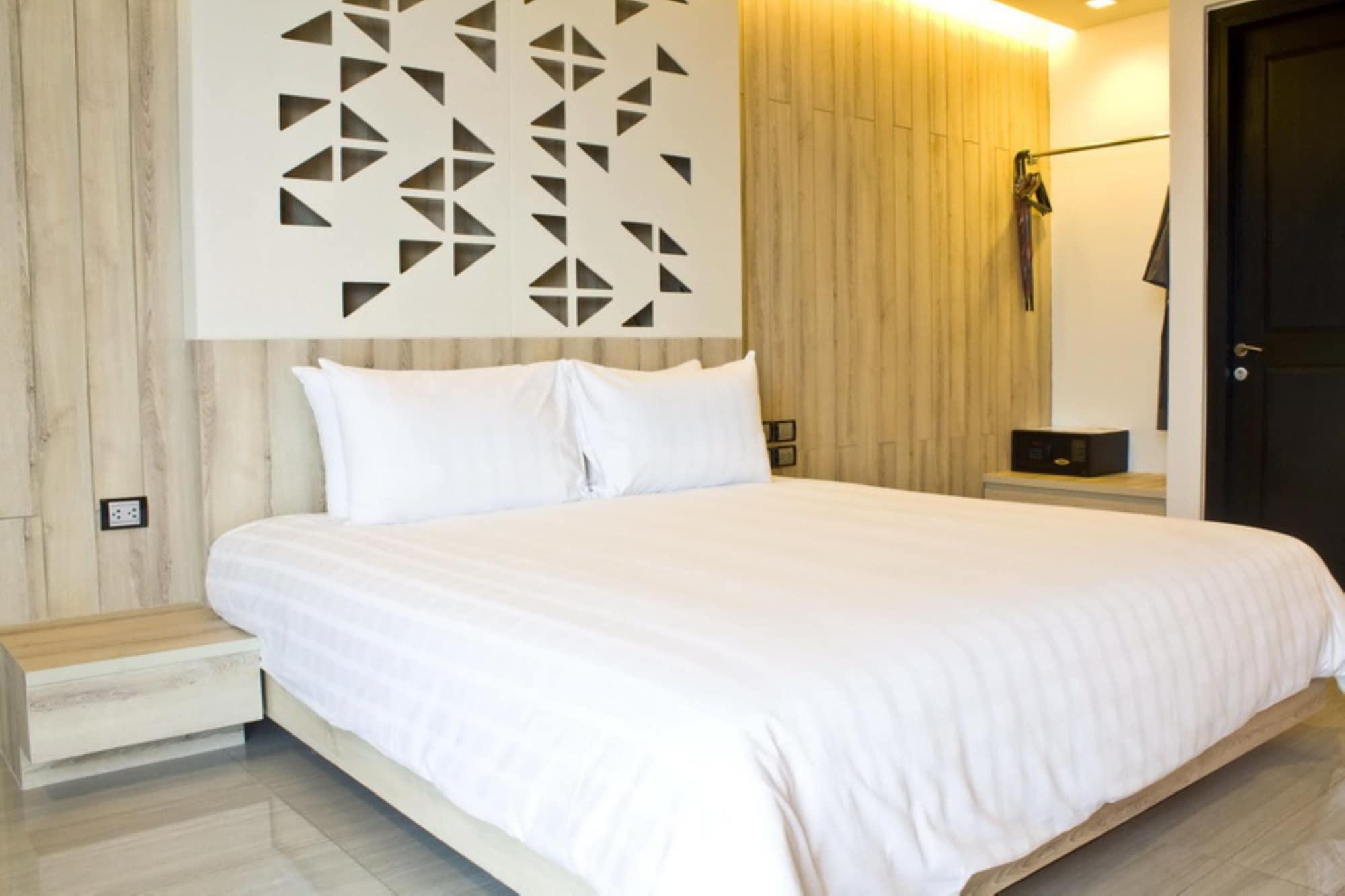 Tsix5 Phenomenal Hotel Pattaya Buitenkant foto