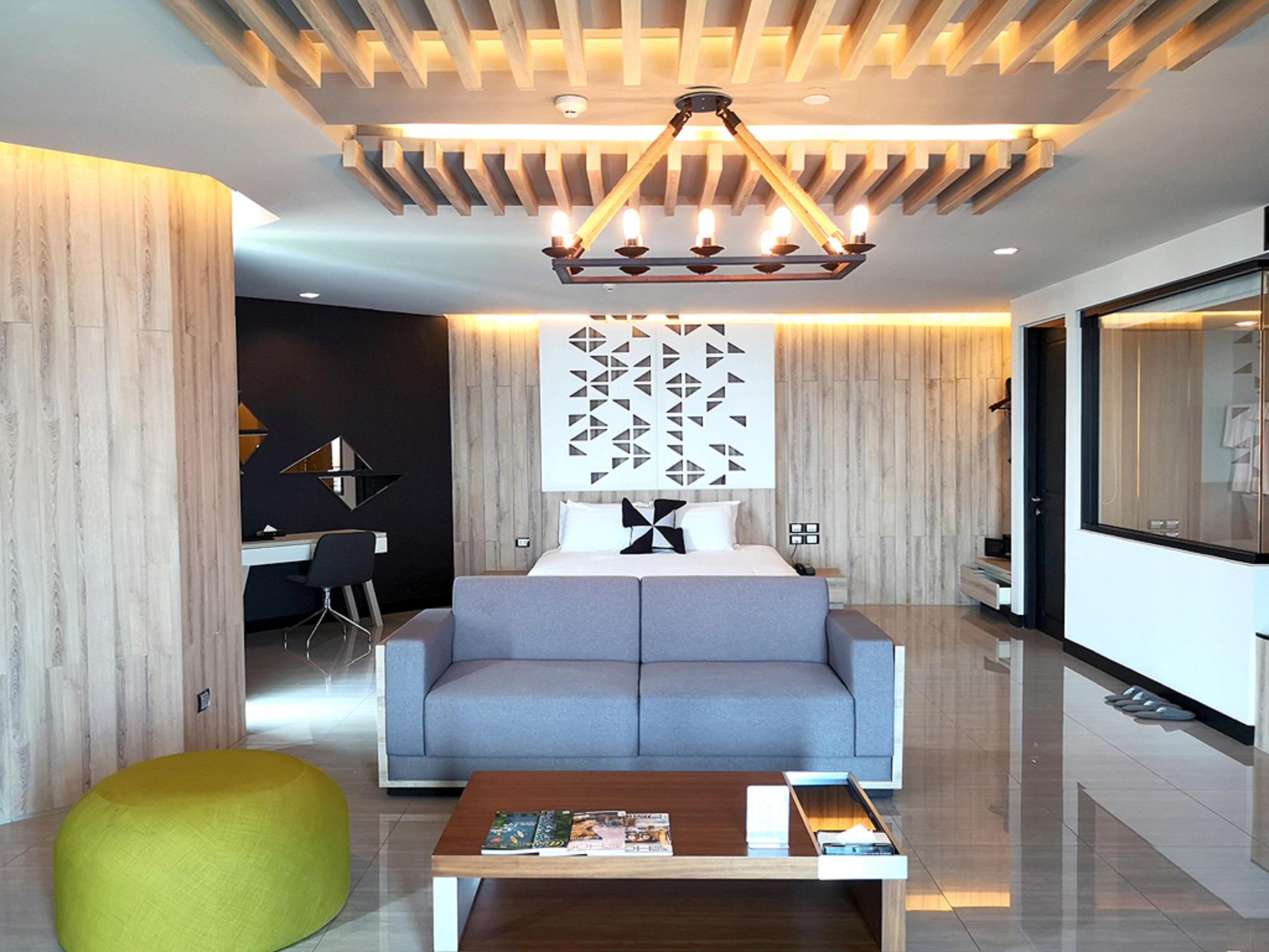 Tsix5 Phenomenal Hotel Pattaya Buitenkant foto