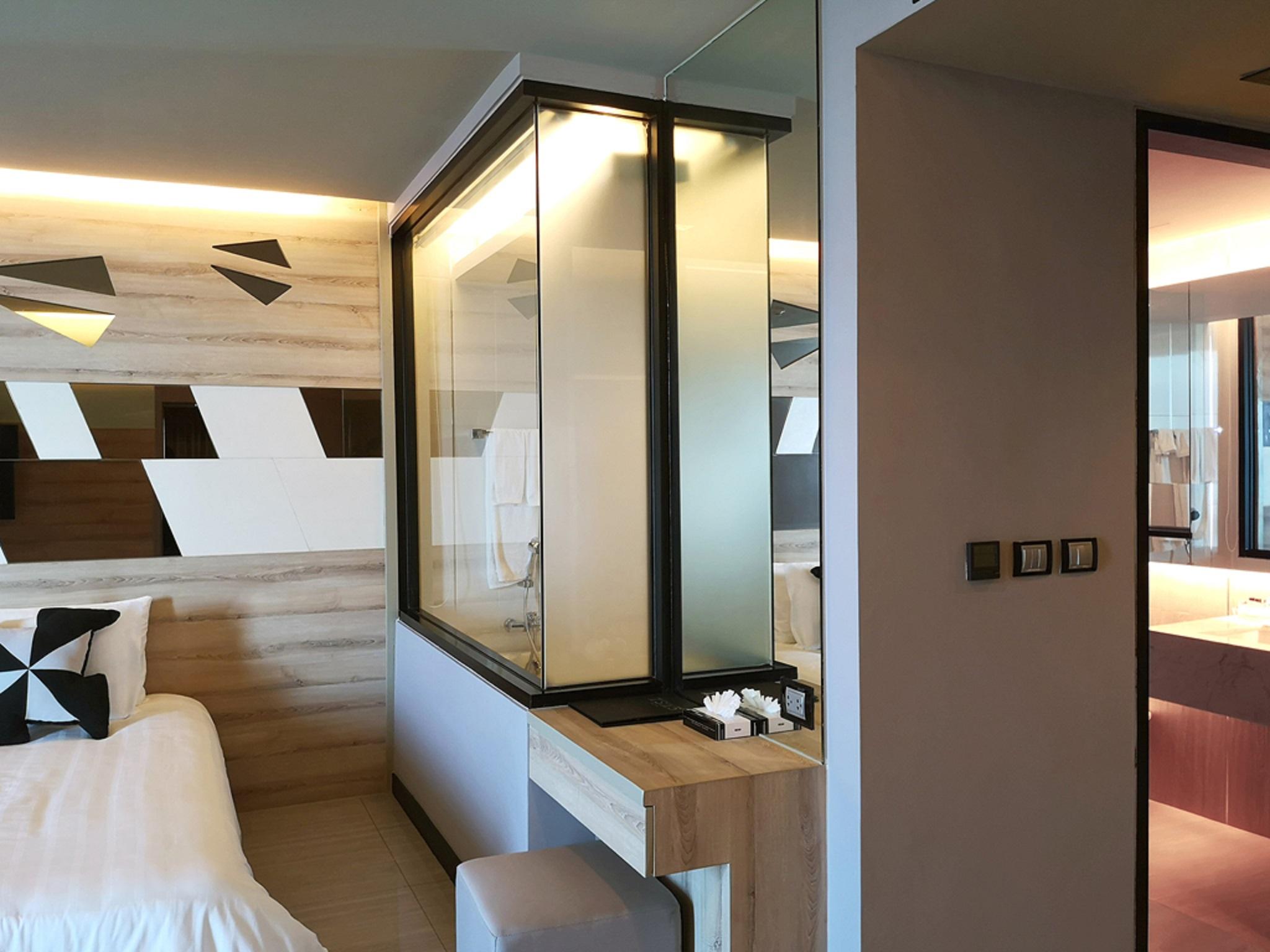 Tsix5 Phenomenal Hotel Pattaya Buitenkant foto