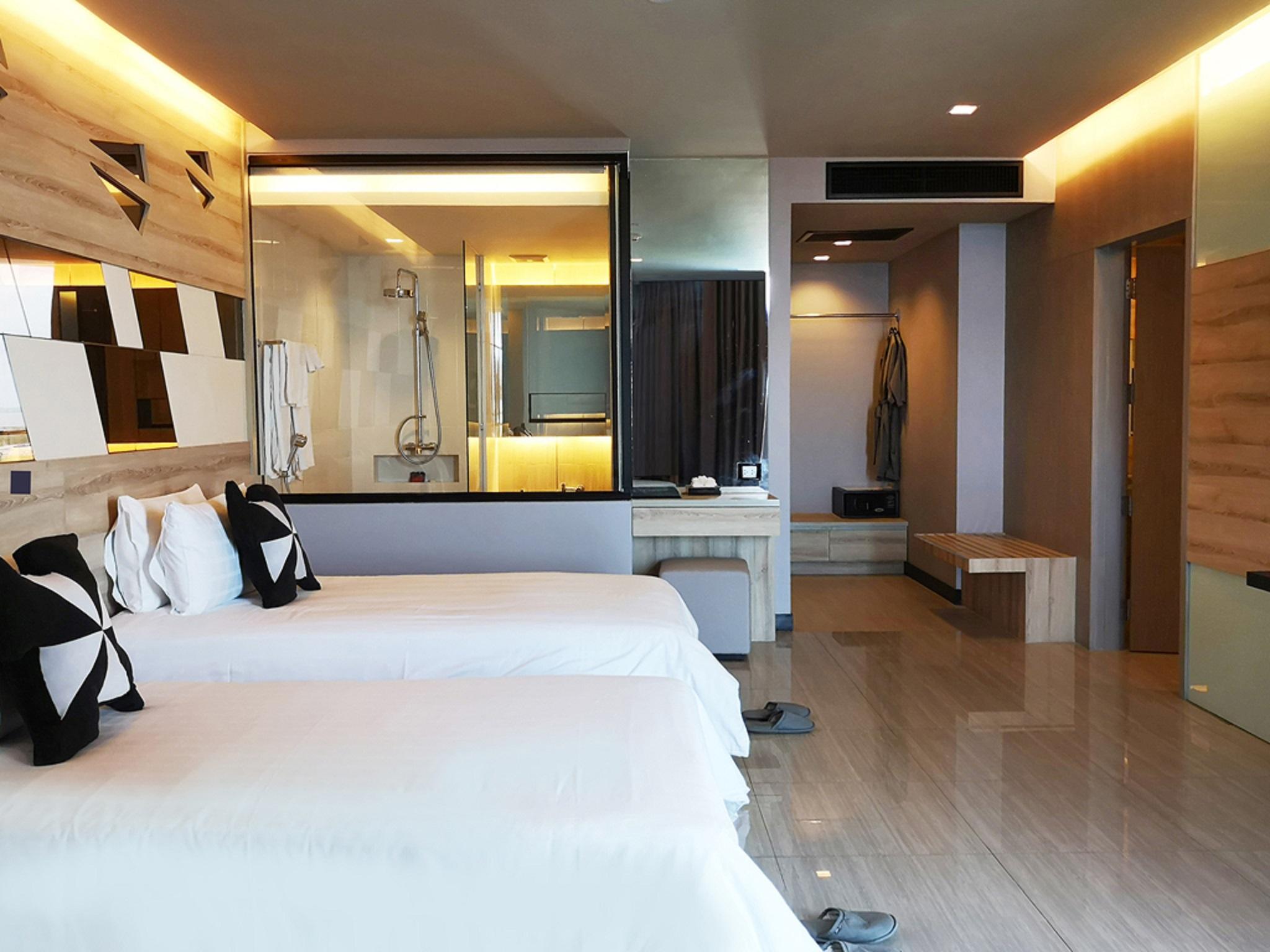 Tsix5 Phenomenal Hotel Pattaya Buitenkant foto