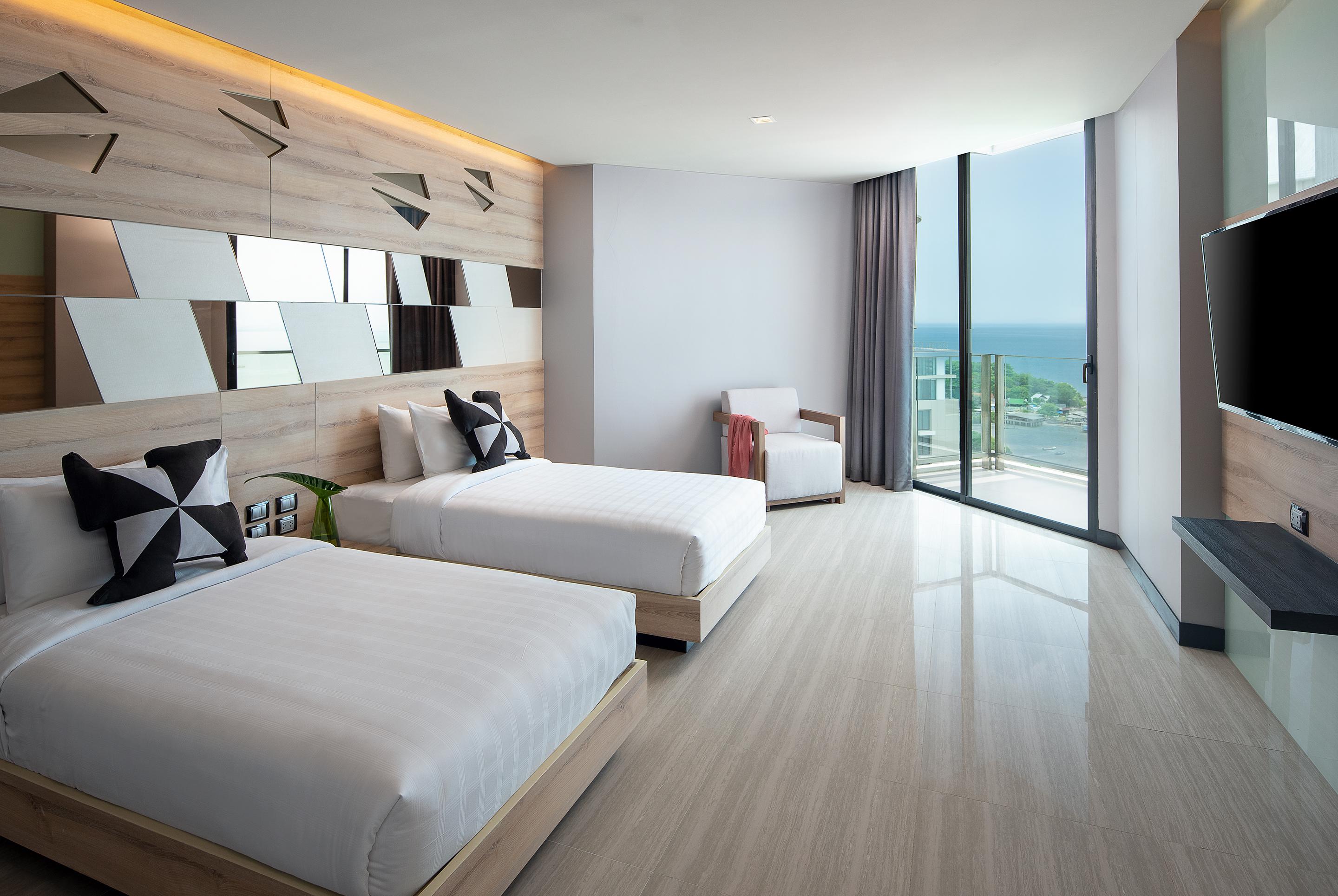 Tsix5 Phenomenal Hotel Pattaya Buitenkant foto