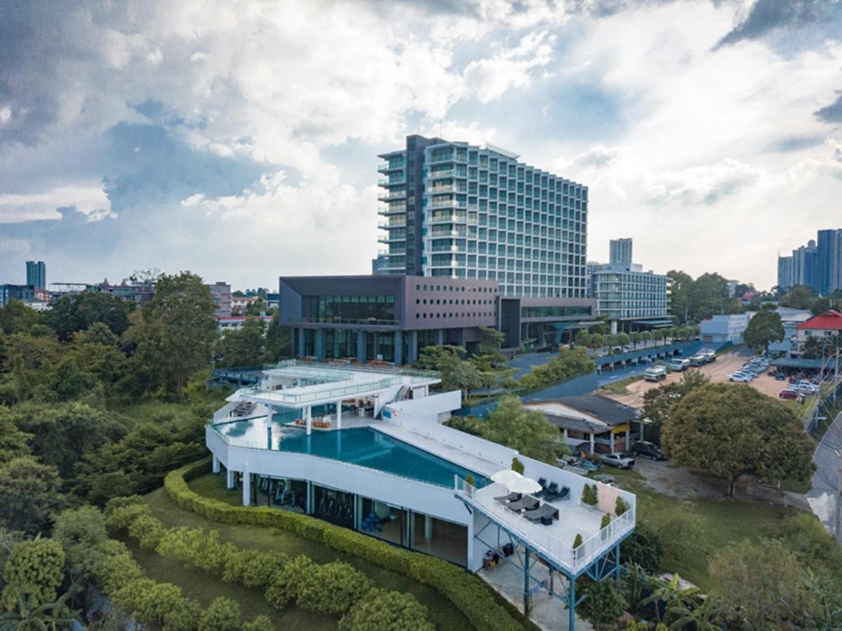 Tsix5 Phenomenal Hotel Pattaya Buitenkant foto